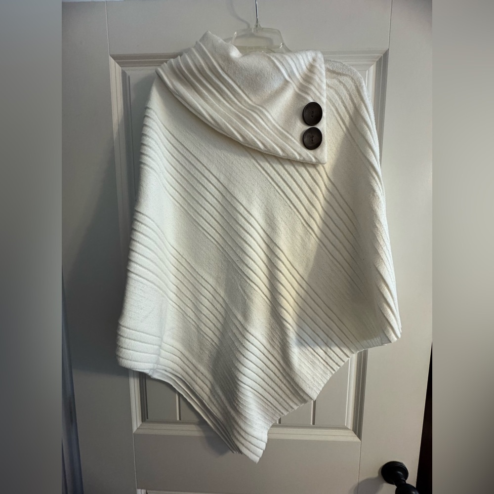 Elegant White Buttoned Women's Sweater